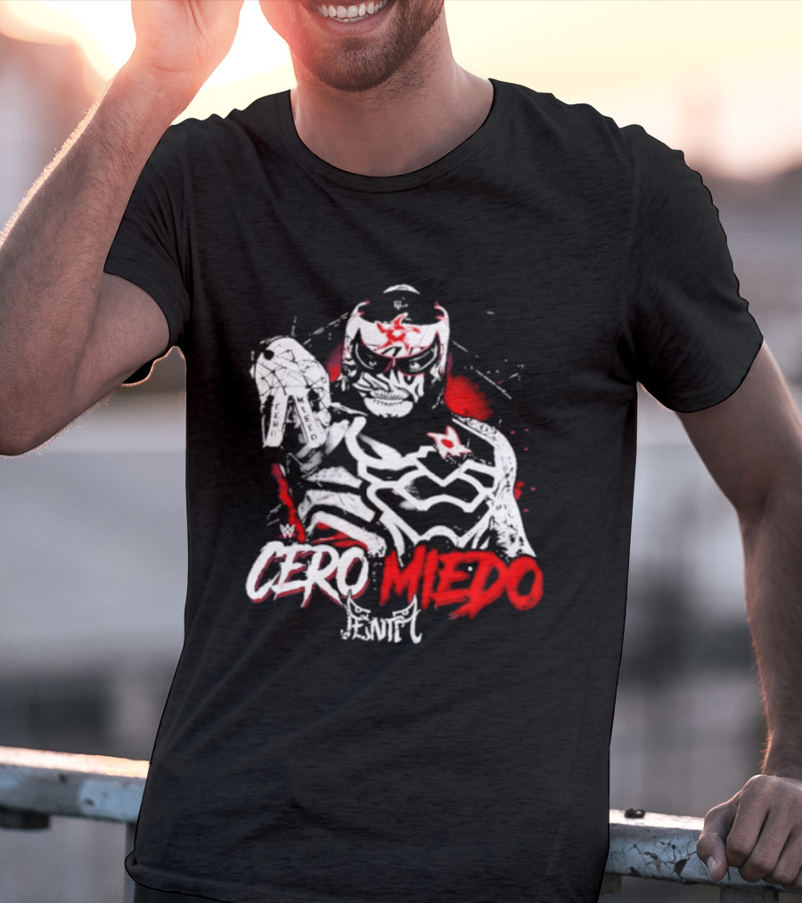 Cero Miedo Penta Hand Sign WWE Photo T-Shirt