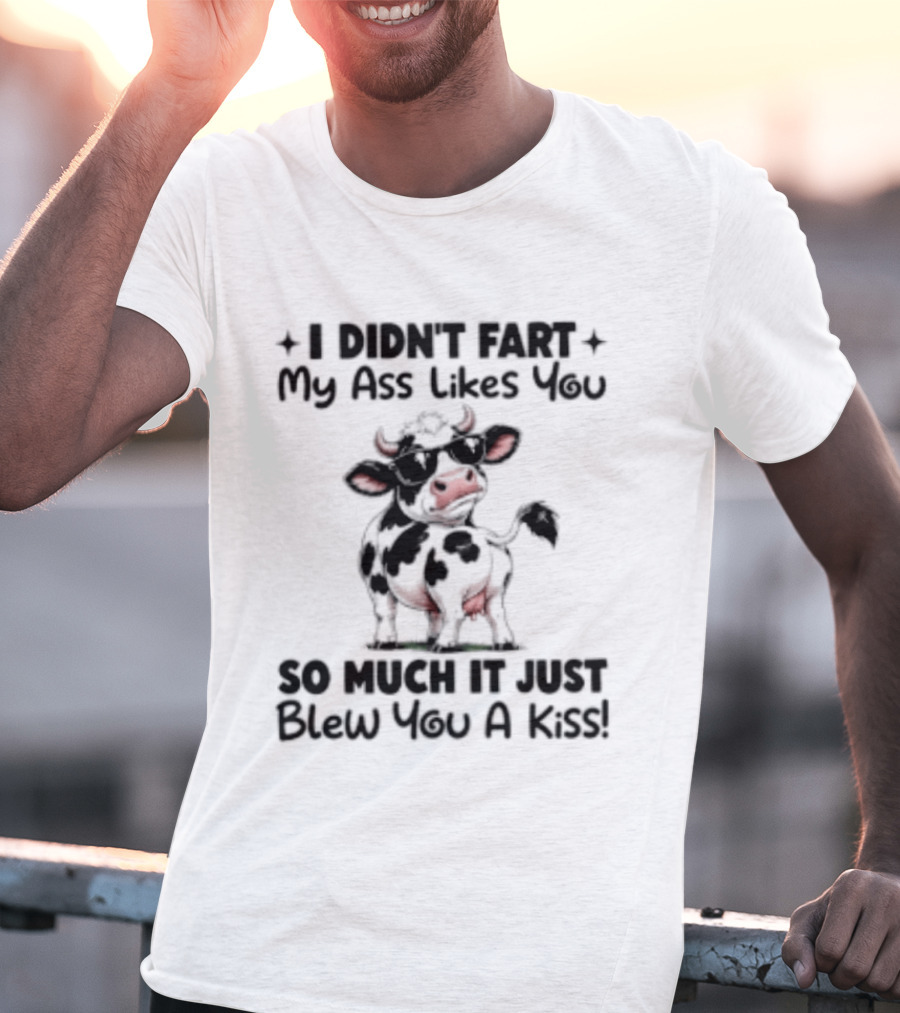 I Didn't Fart My Ass Likes You So Much It Just Blew You A Kiss Cow Cartoon Humorous T-Shirt