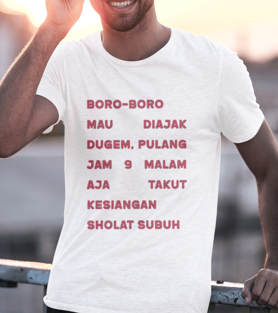 Boro Boro Mau Diajak Dugem Pulang Jam 9 Malam Aja Takut Kesiangan Sholat Subuh Viral Phrase Indonesia T-Shirt