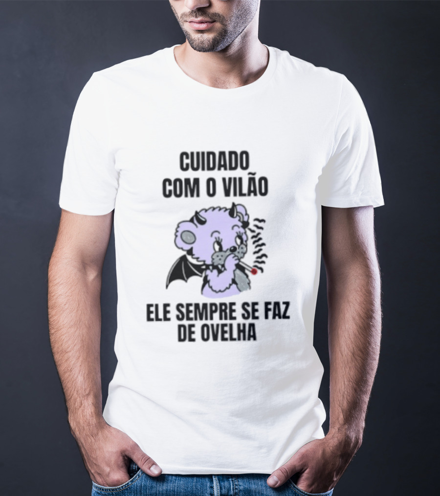 Cuidado Com O Vilão Ele Sempre Se Faz De Ovelha Desenho De Urso Com Asa E Cigarro T-Shirt