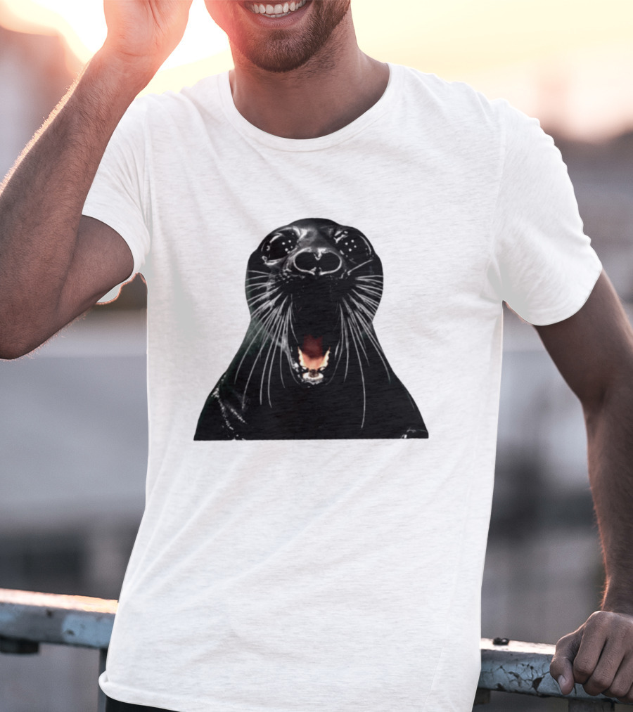 Screaming Black Seal Meme Hilarious Animal Expression T-Shirt