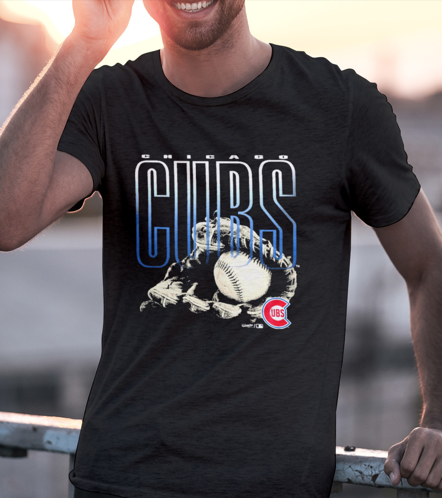 Chicago Cubs Fly Ball Baseball Team Logo Sports Fan T-Shirt