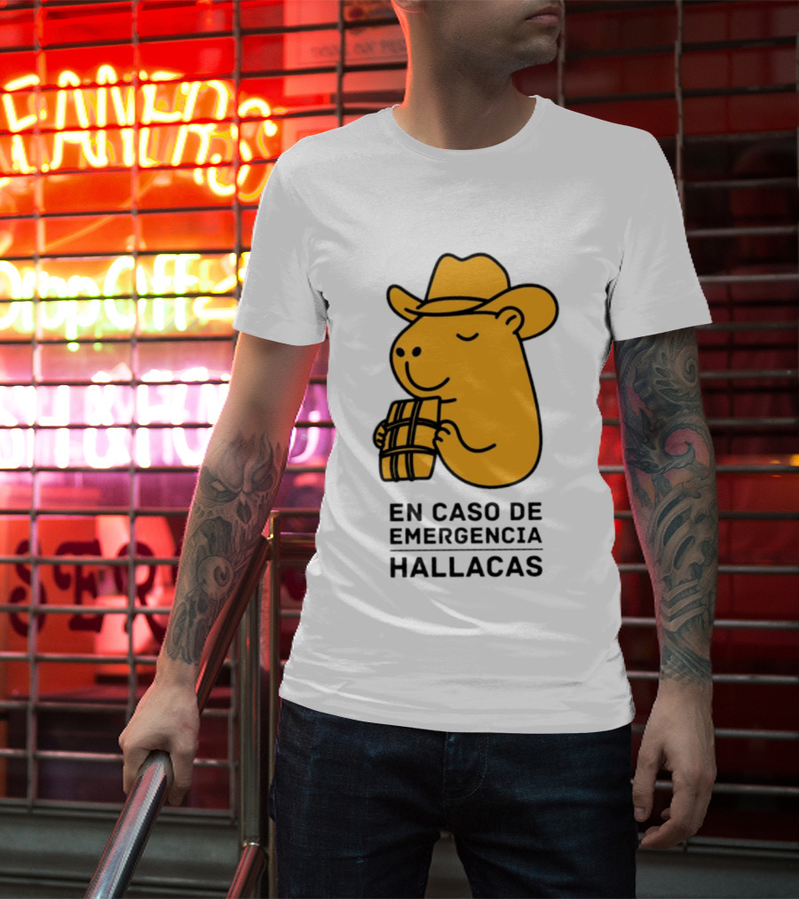 En Caso De Emergencia Hallacas Capybara Cowboy Hat T-Shirt