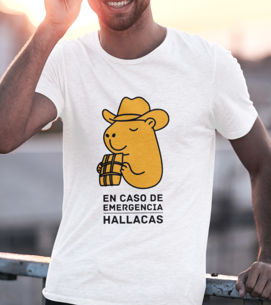 En Caso De Emergencia Hallacas Capybara Cowboy Hat T-Shirt