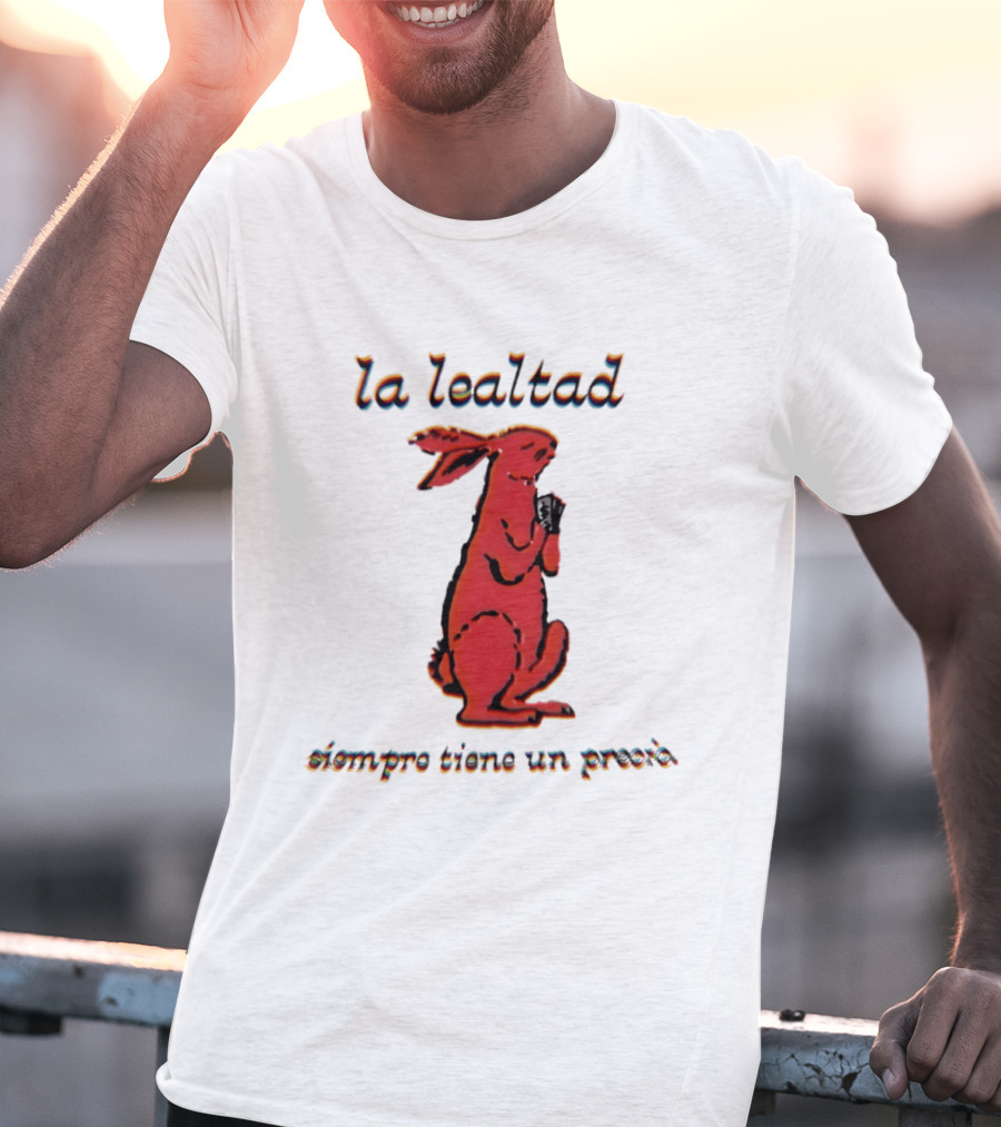 La Lealtad Siempre Tiene Un Precio Conejo Rojo T-Shirt
