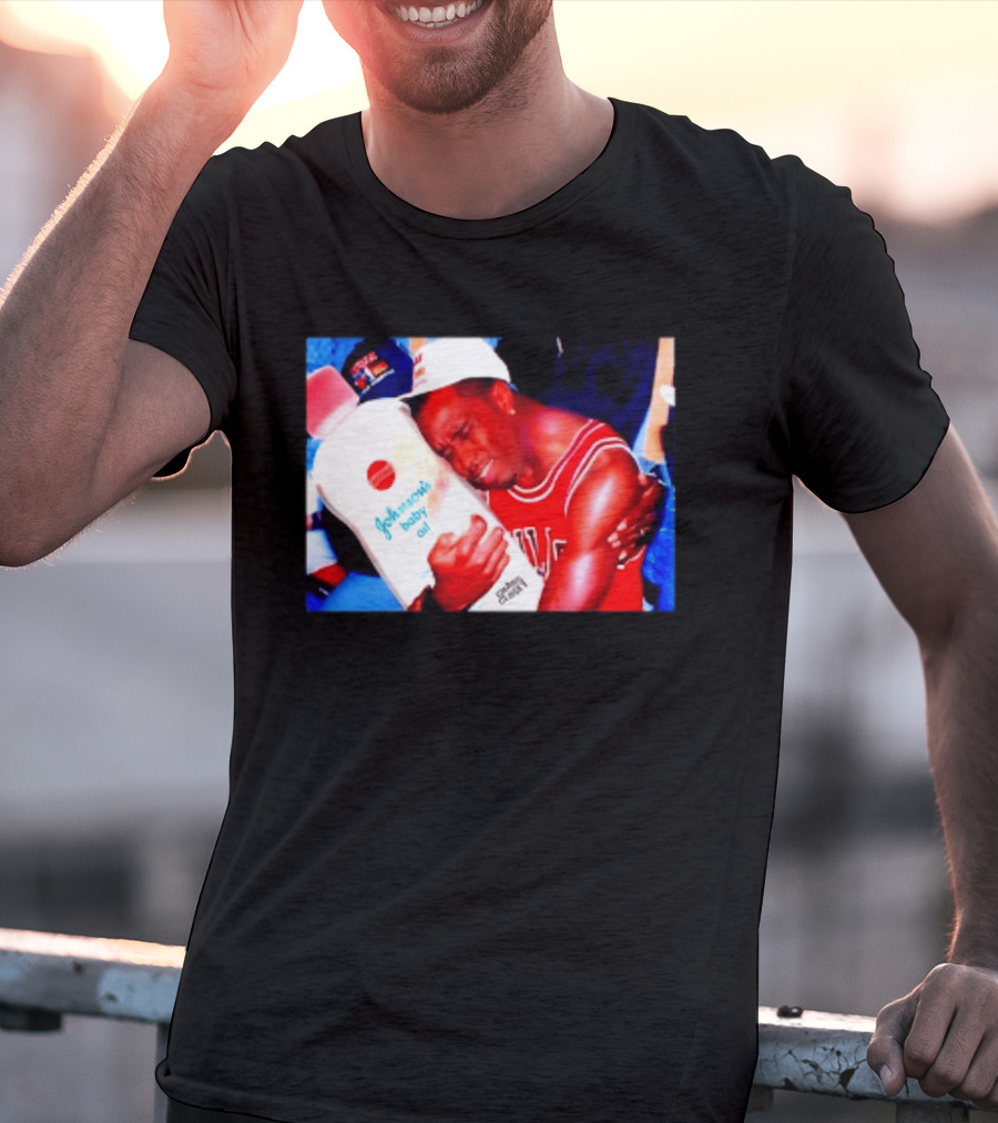 Sean Diddy Combs Johnson's Baby Oil Chicago Bulls Hugging Moment T-Shirt