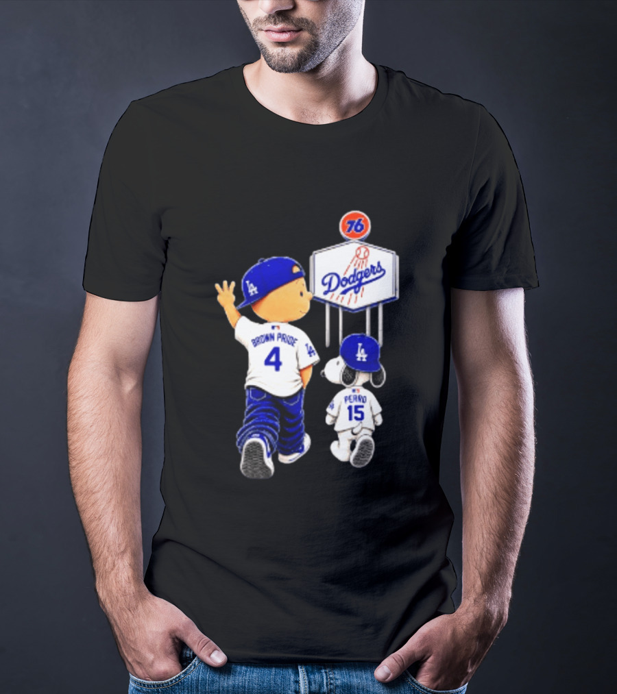 Charlie Brown Snoopy Los Angeles Dodgers Brown Pride Perro Baseball 76 T-Shirt