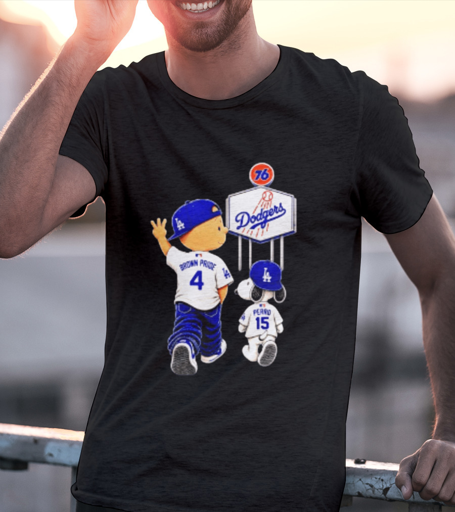 Charlie Brown Snoopy Los Angeles Dodgers Brown Pride Perro Baseball 76 T-Shirt