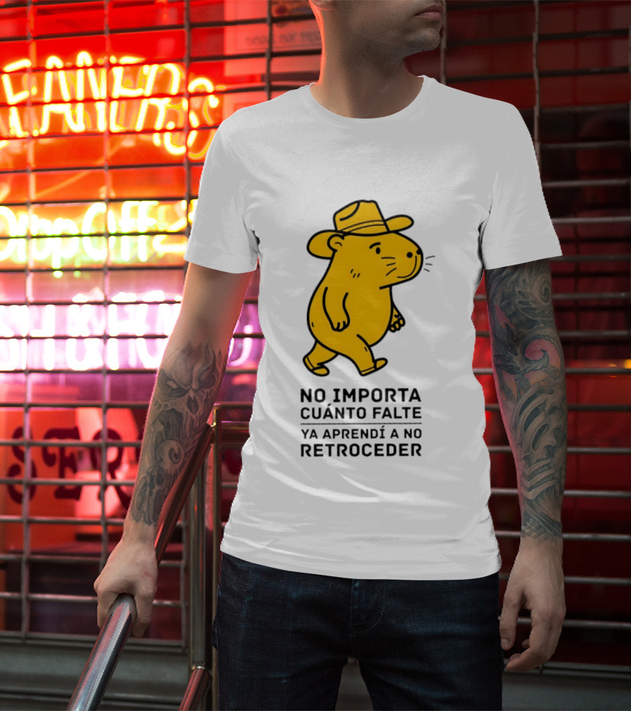 Capybara No Importa Cuánto Falte Ya Aprendí A No Retroceder Sombrero Amarillo T-Shirt