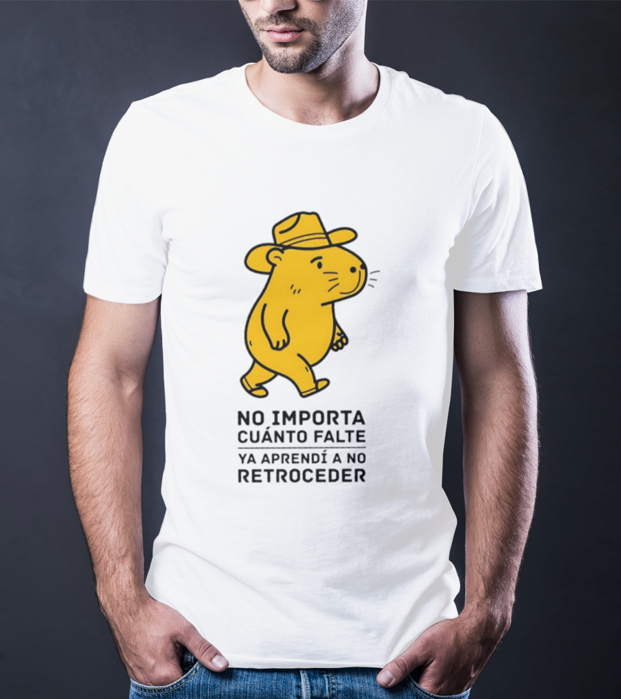 Capybara No Importa Cuánto Falte Ya Aprendí A No Retroceder Sombrero Amarillo T-Shirt