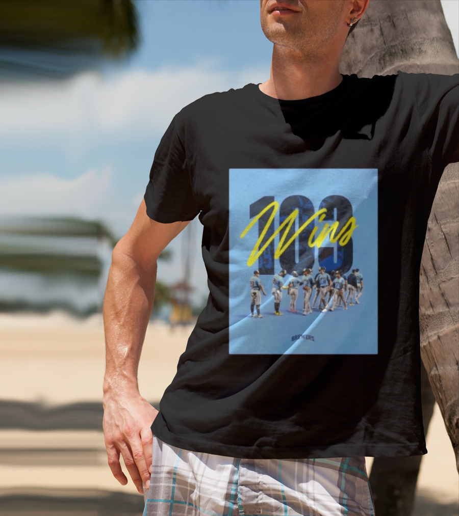 Milwaukee Brewers 103 Wins Celebration Team Huddle T-Shirt