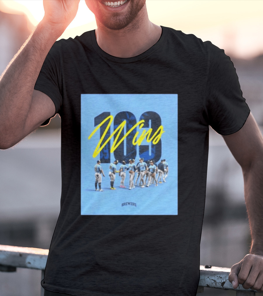 Milwaukee Brewers 103 Wins Celebration Team Huddle T-Shirt