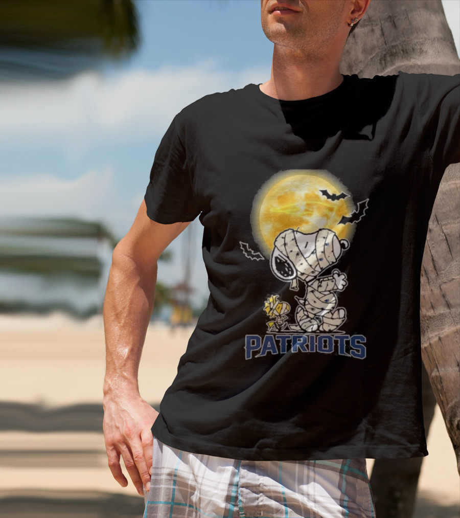 New England Patriots Snoopy Halloween 2026 Moon T-Shirt