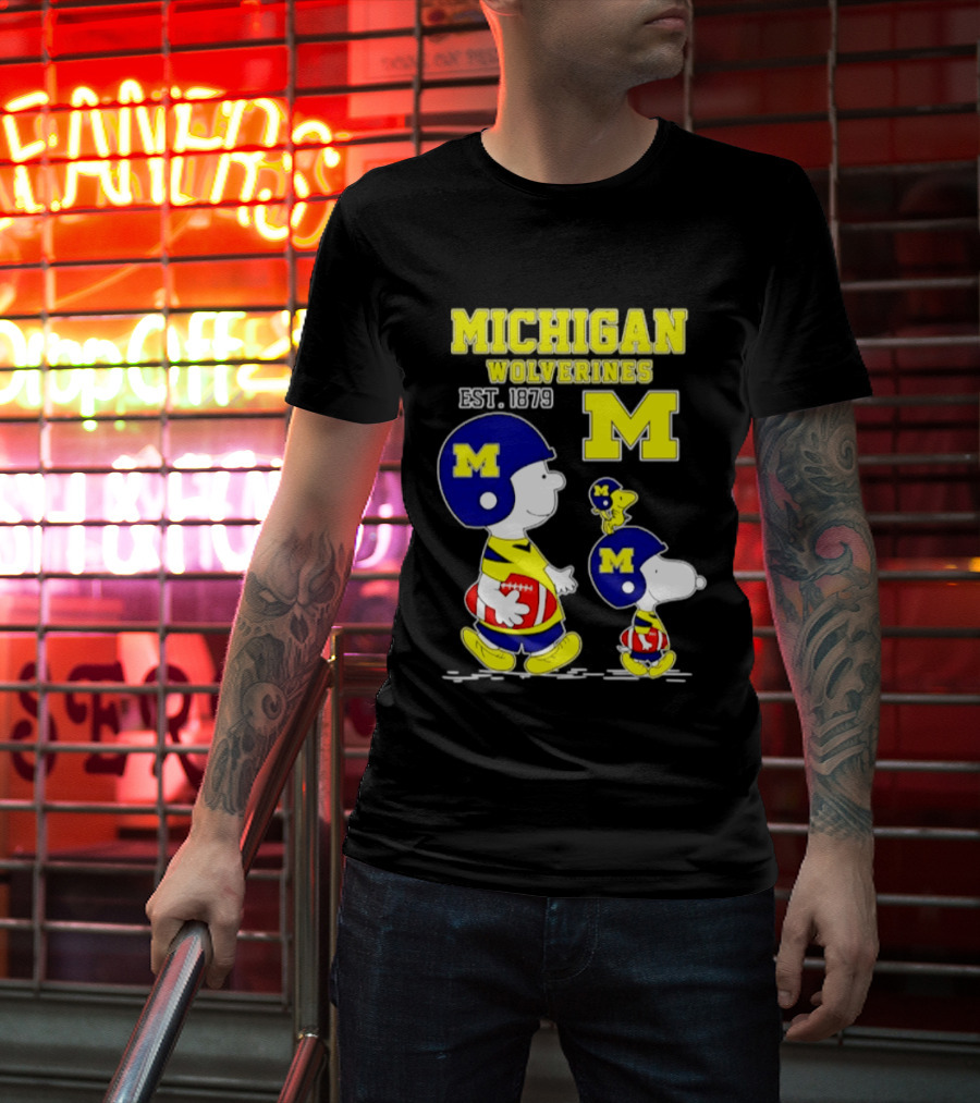 Michigan Wolverines EST 1879 Snoopy Charlie Brown Football Iconic M T-Shirt