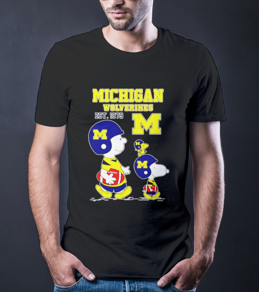 Michigan Wolverines EST 1879 Snoopy Charlie Brown Football Iconic M T-Shirt