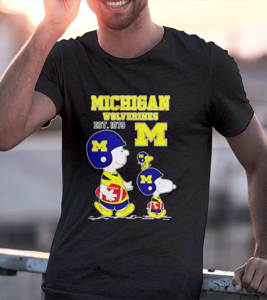 Michigan Wolverines EST 1879 Snoopy Charlie Brown Football Iconic M T-Shirt