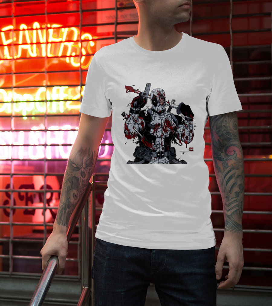 Deadpool Battle Damaged Bloody Swords Katana Gunner Comics Hero T-Shirt
