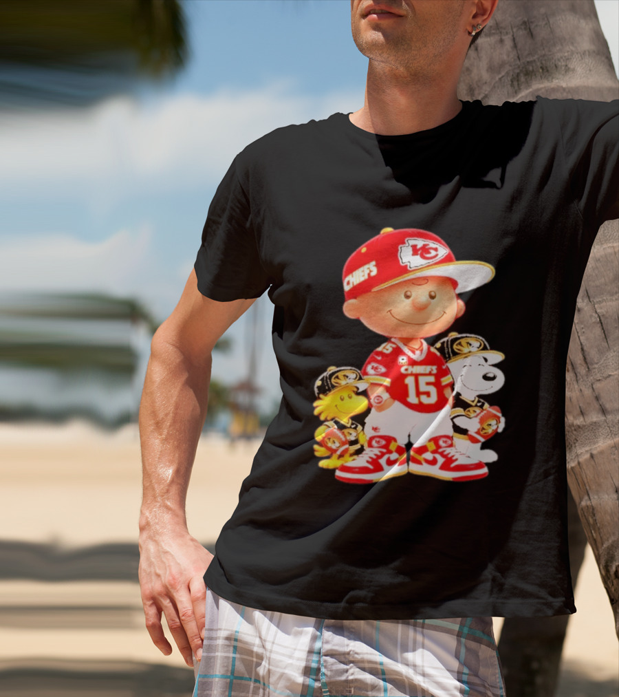 Peanuts Chiefs Patrick Mahomes Football Kansas City Charlie Brown Snoopy Woodstock T-Shirt