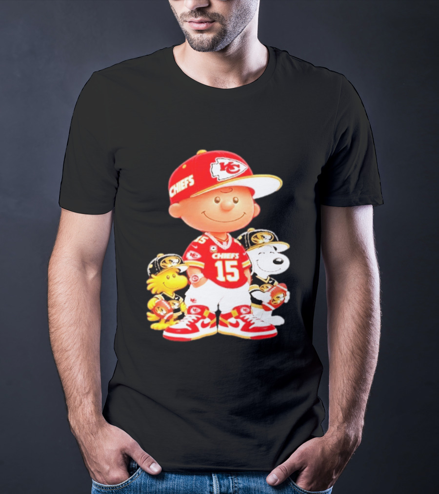 Peanuts Chiefs Patrick Mahomes Football Kansas City Charlie Brown Snoopy Woodstock T-Shirt