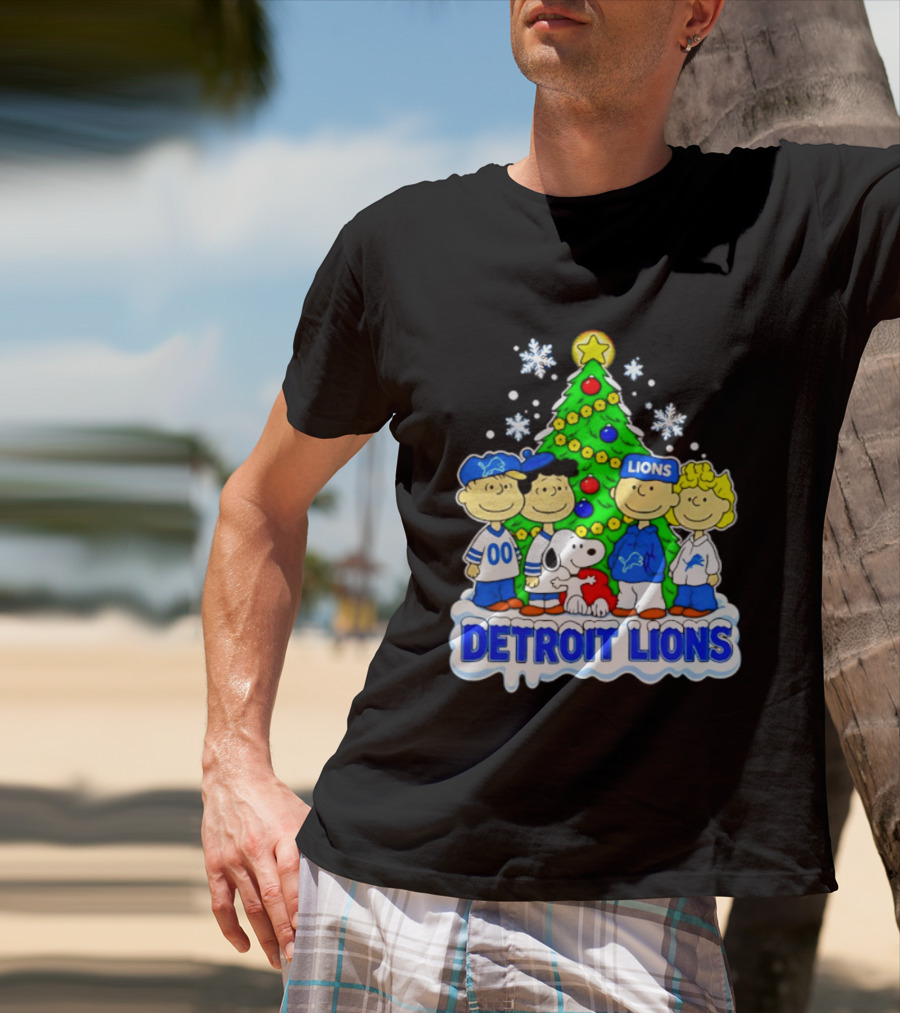 Peanuts Christmas Tree Detroit Lions Team Snoopy Woodstock T-Shirt