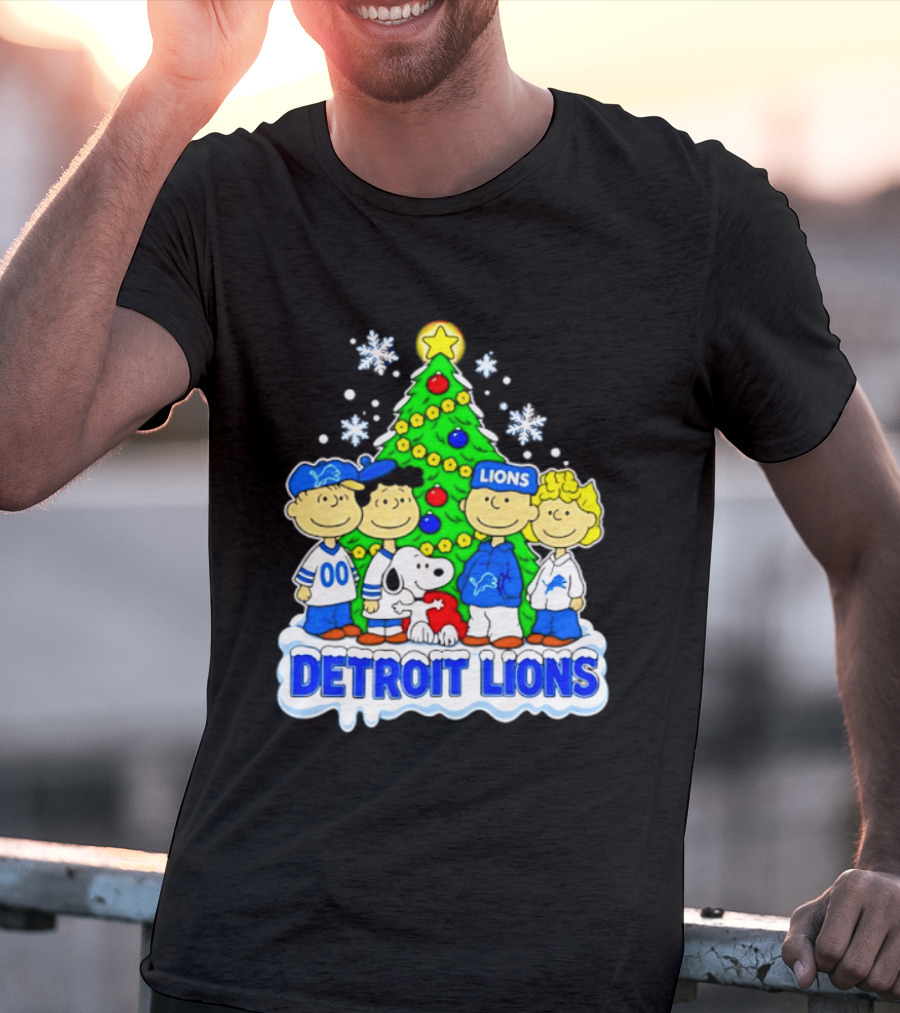 Peanuts Christmas Tree Detroit Lions Team Snoopy Woodstock T-Shirt