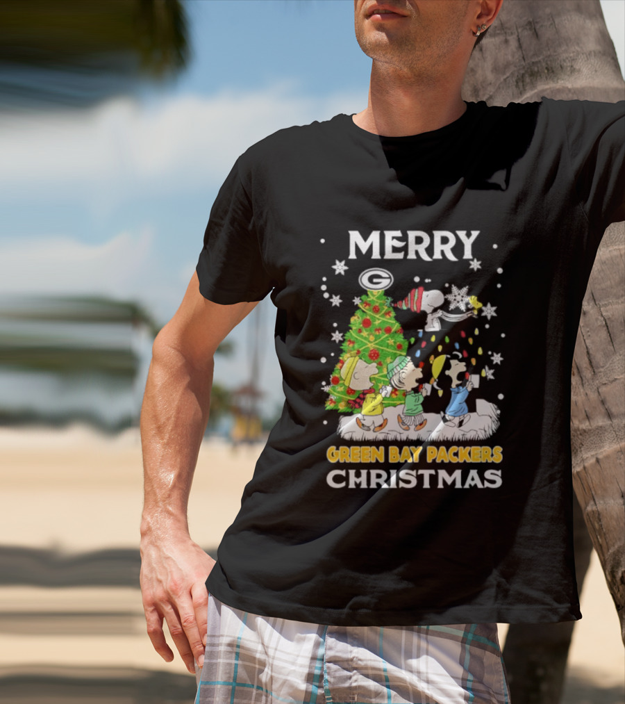 Merry Green Bay Packers Peanuts Christmas Caroling With Snoopy And Woodstock T-Shirt