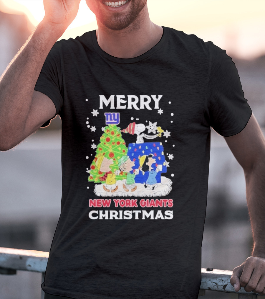 New York Giants Peanuts Merry Christmas 2026 Snoopy Woodstock Charlie Brown T-Shirt