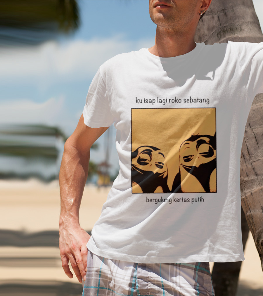 Ku Isap Lagi Roko Sebatang Bergulung Kertas Putih Private Kowalski T-Shirt