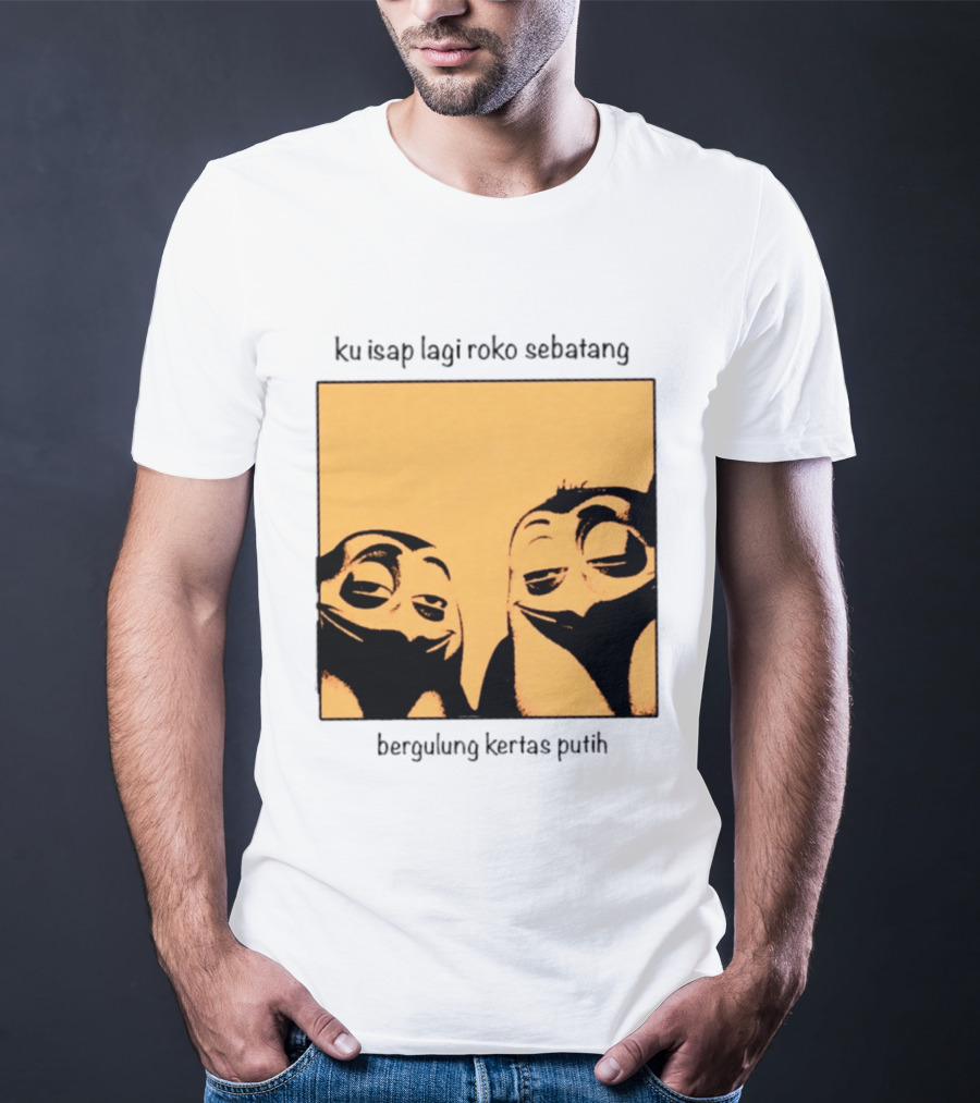 Ku Isap Lagi Roko Sebatang Bergulung Kertas Putih Private Kowalski T-Shirt