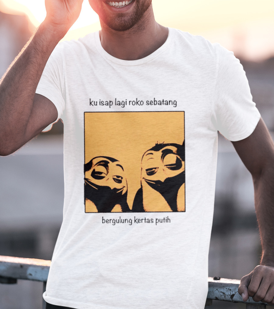 Ku Isap Lagi Roko Sebatang Bergulung Kertas Putih Private Kowalski T-Shirt