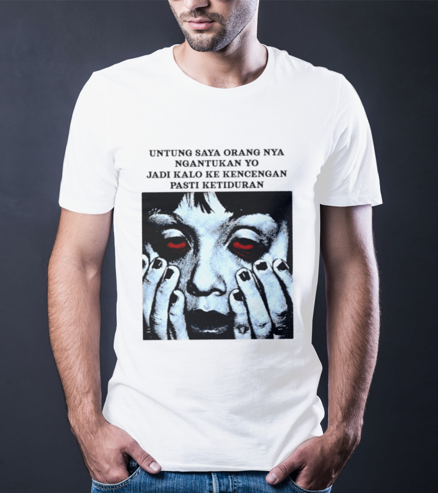 Untung Saya Orang Nya Ngantukan Yo Jadi Kalo Ke Kencengan Pasti Ketiduran Mata Merah Menahan Kantuk T-Shirt