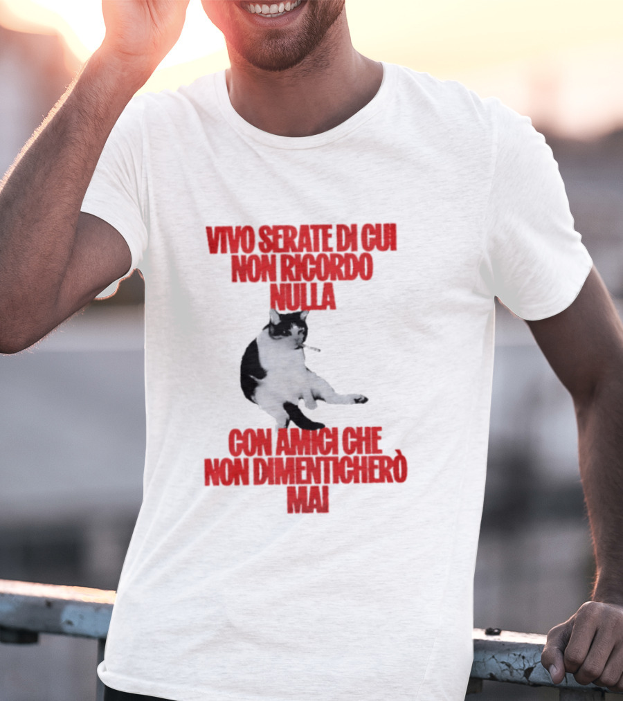 Vivo Serate Di Cui Non Ricordo Nulla Con Amici Che Non Dimenticherò Mai Gatto Divertente T-Shirt