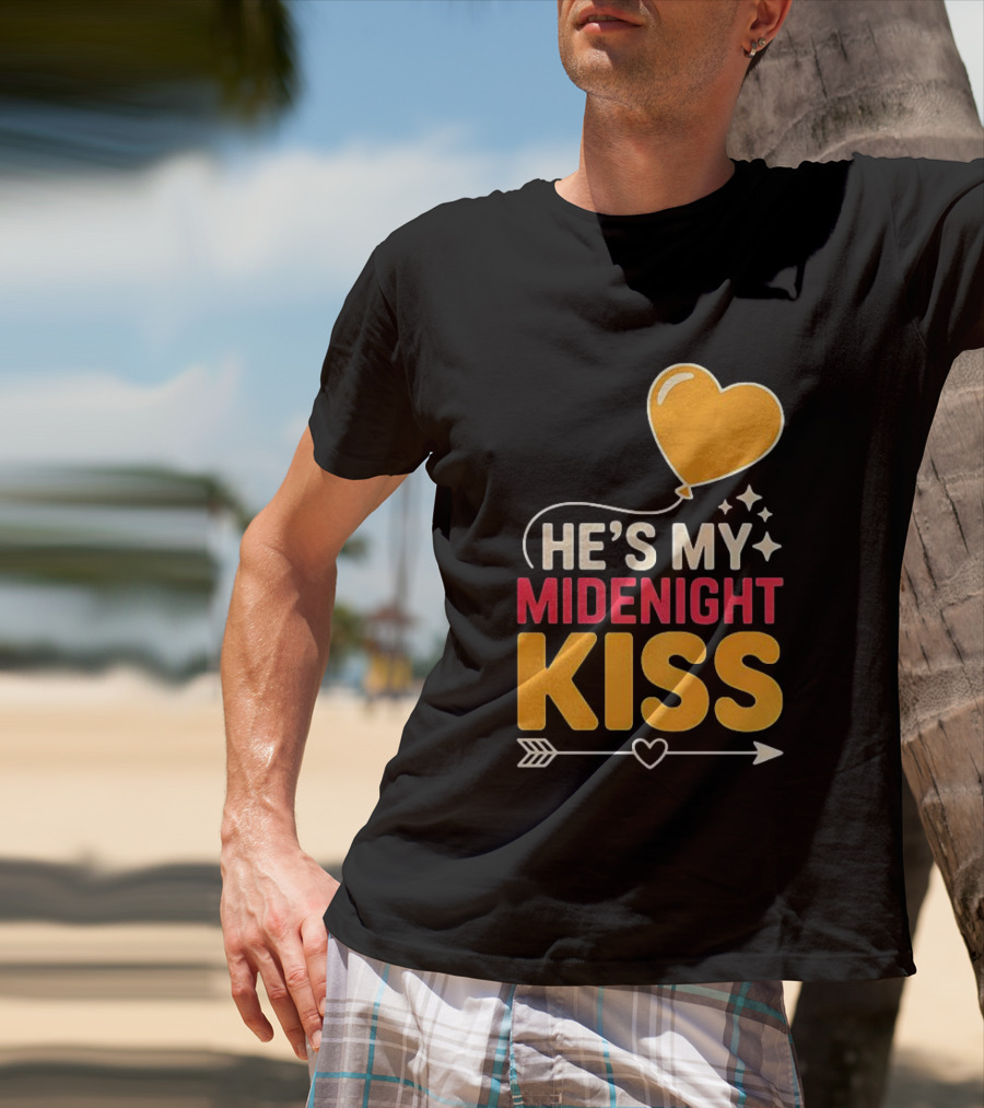 Happy New Year Midnight Kiss Heart Balloon And Arrow T-Shirt