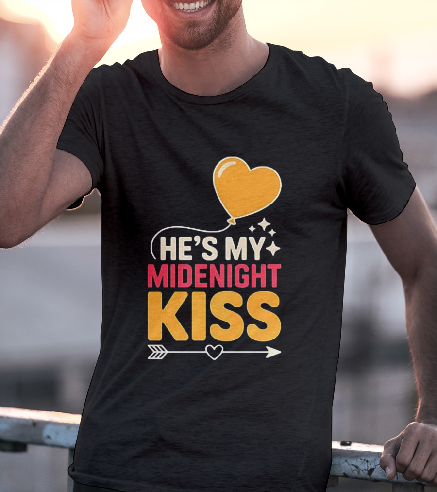 Happy New Year Midnight Kiss Heart Balloon And Arrow T-Shirt