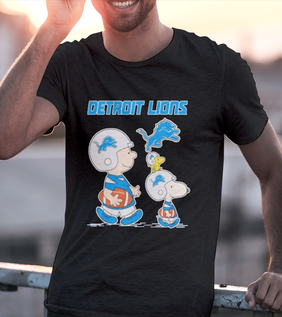 Detroit Lions Snoopy Charlie Brown NFL Football Peanuts Collaboration T-Shirt