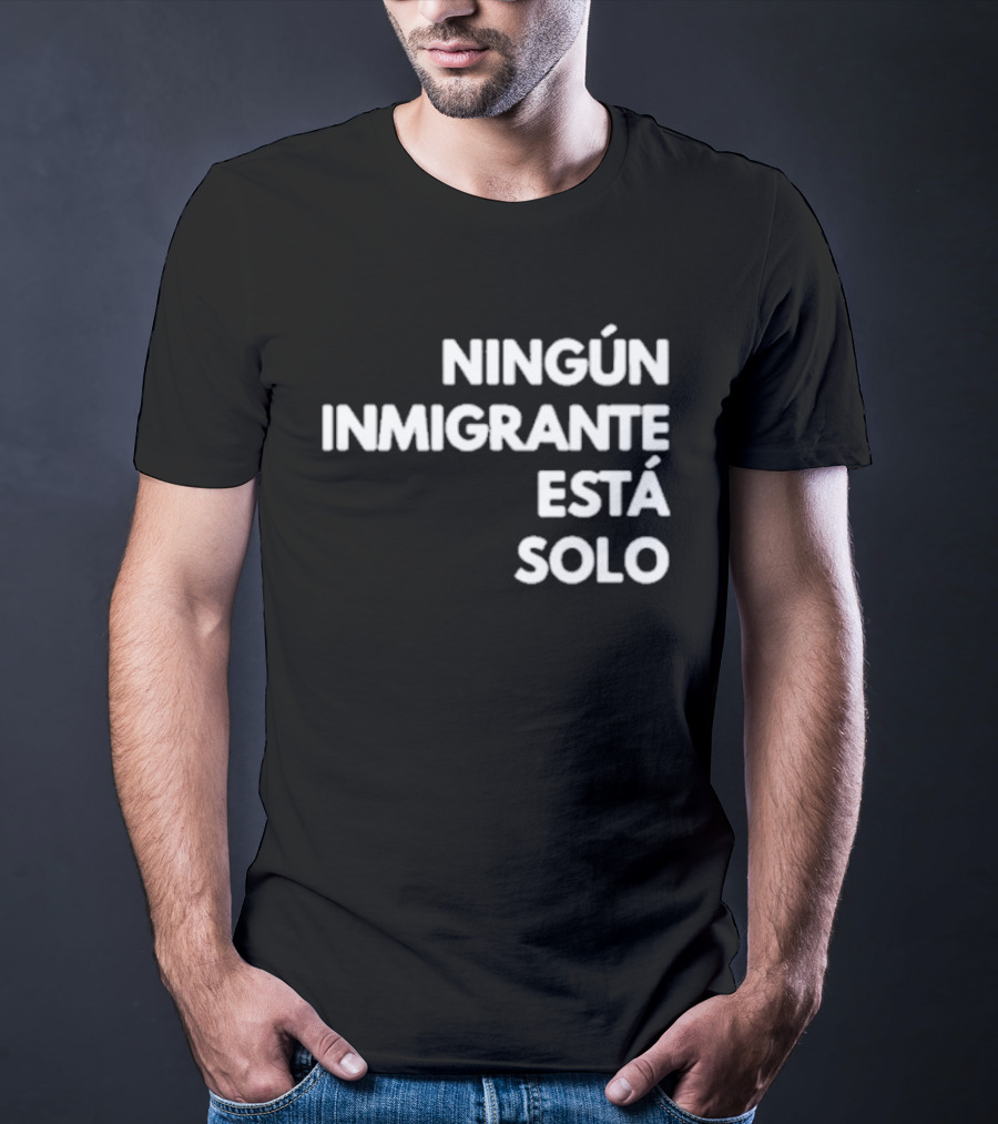 Mina Kimes Ningún Inmigrante Está Solo Message T-Shirt