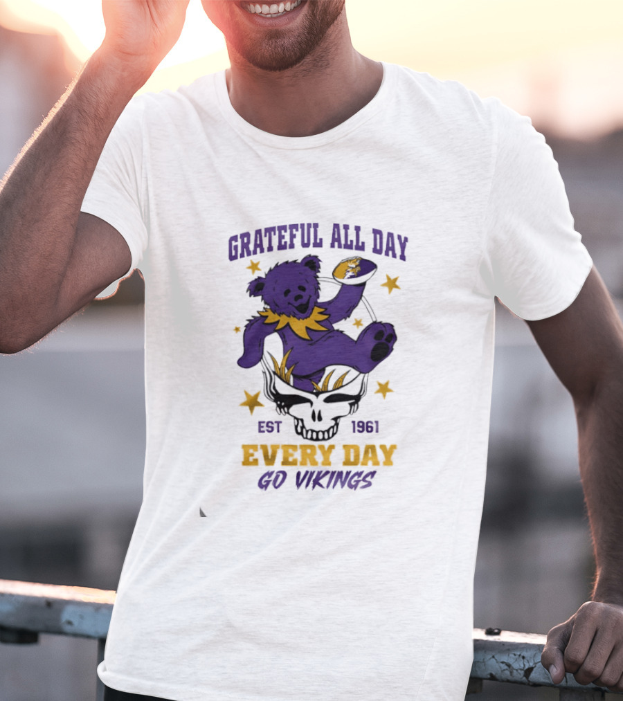 Grateful All Day Every Day Go Vikings Est 1961 Bear Skull Stars T-Shirt