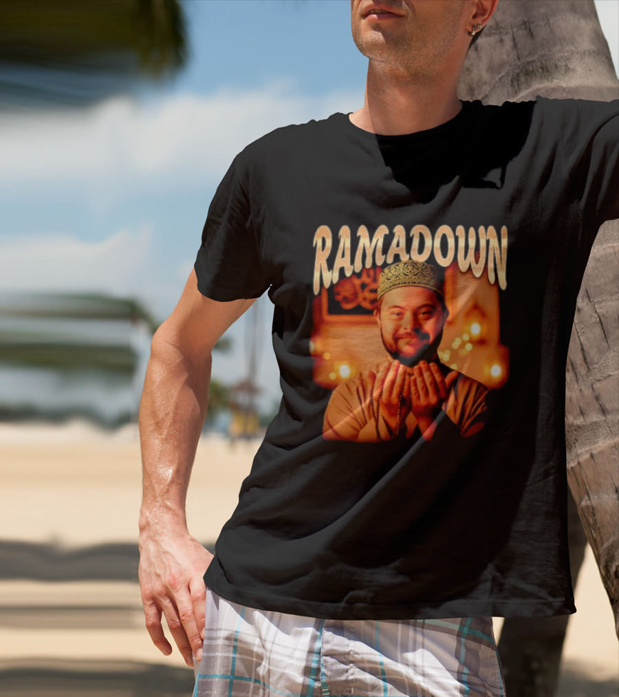 Ramadown Mens Kufi Malawi Hexa Series Smiling Man Praying Ramadan T-Shirt