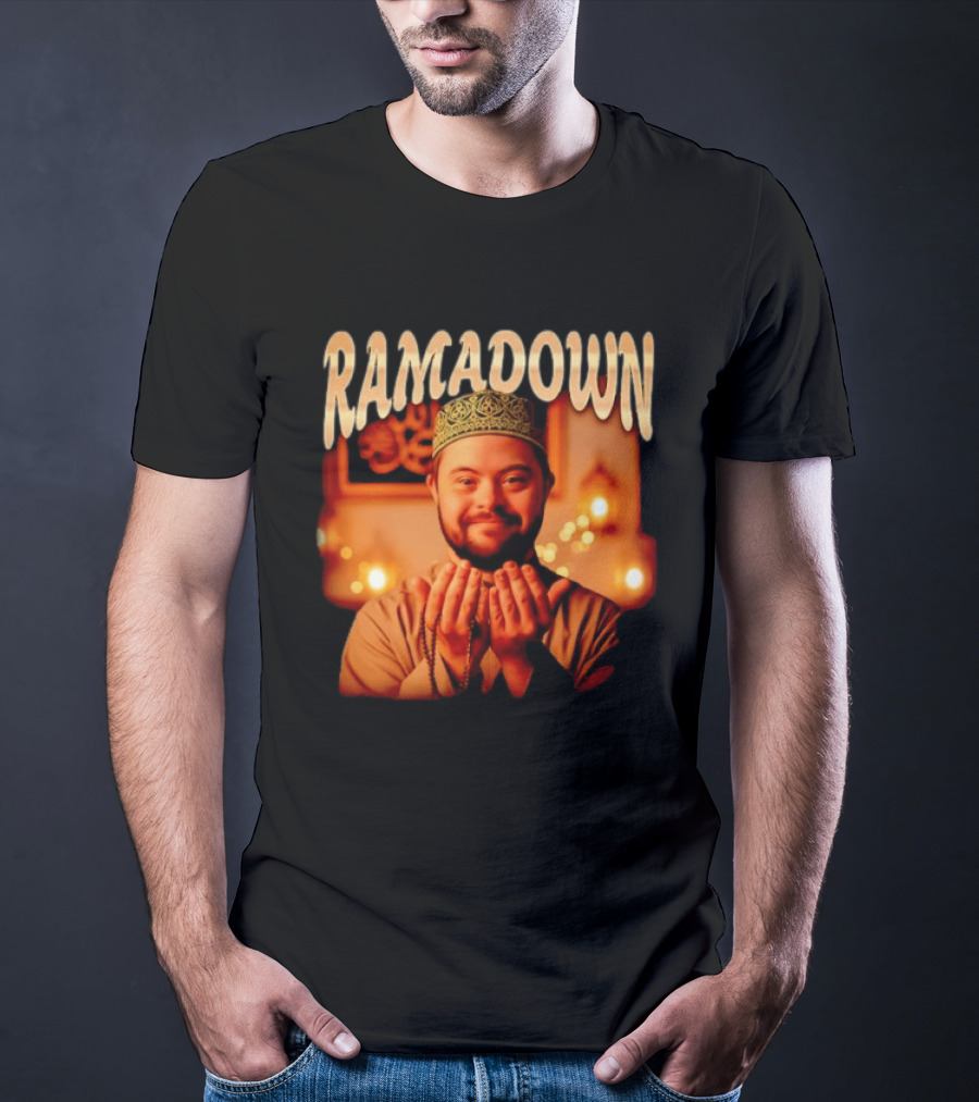 Ramadown Mens Kufi Malawi Hexa Series Smiling Man Praying Ramadan T-Shirt