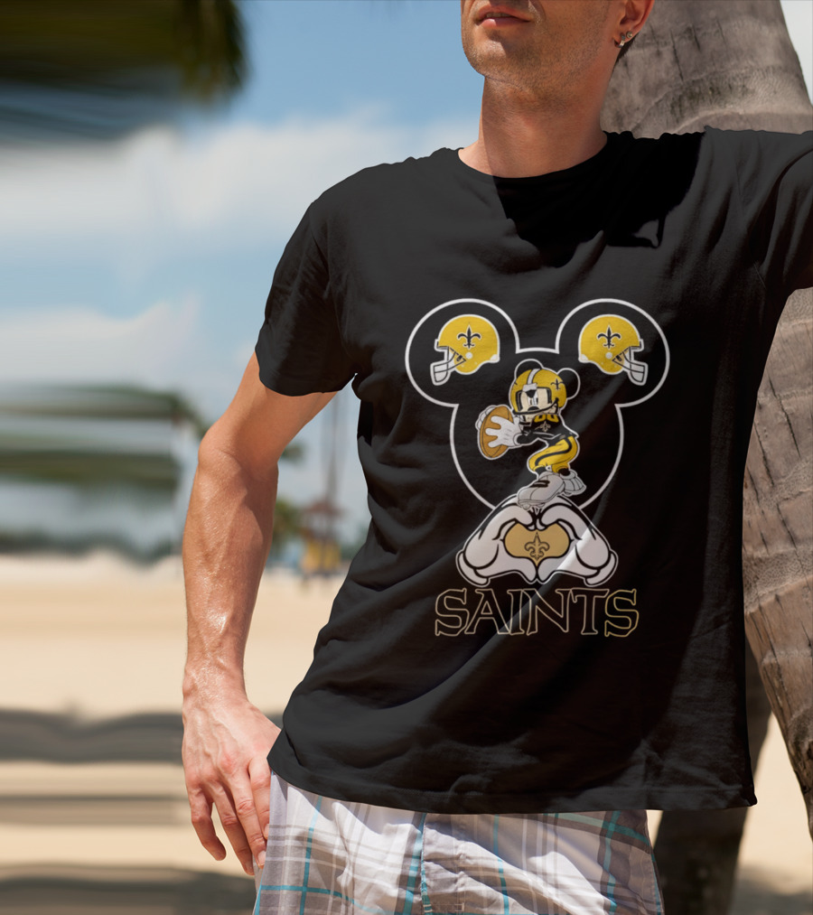 New Orleans Saints Mickey Mouse Football Heart Hands T-Shirt