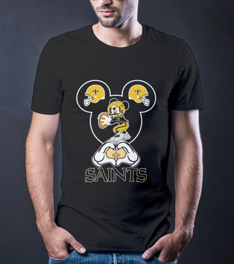 New Orleans Saints Mickey Mouse Football Heart Hands T-Shirt