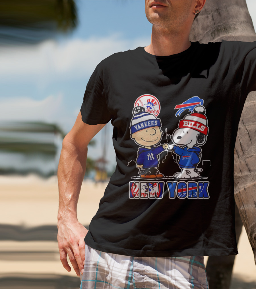 New York Yankees Buffalo Bills Charlie Brown Snoopy Fist Bump Skyline T-Shirt