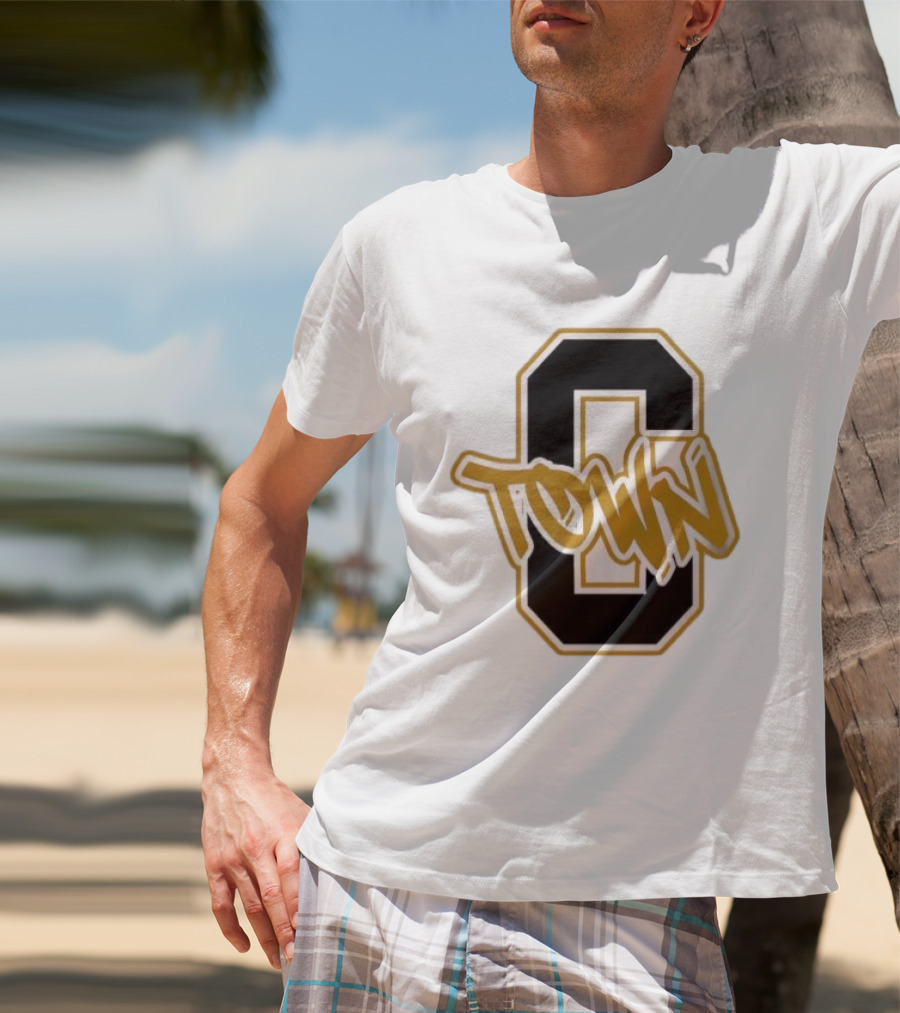 O Town Vintage Varsity Style בצ פjfgh T-Shirt