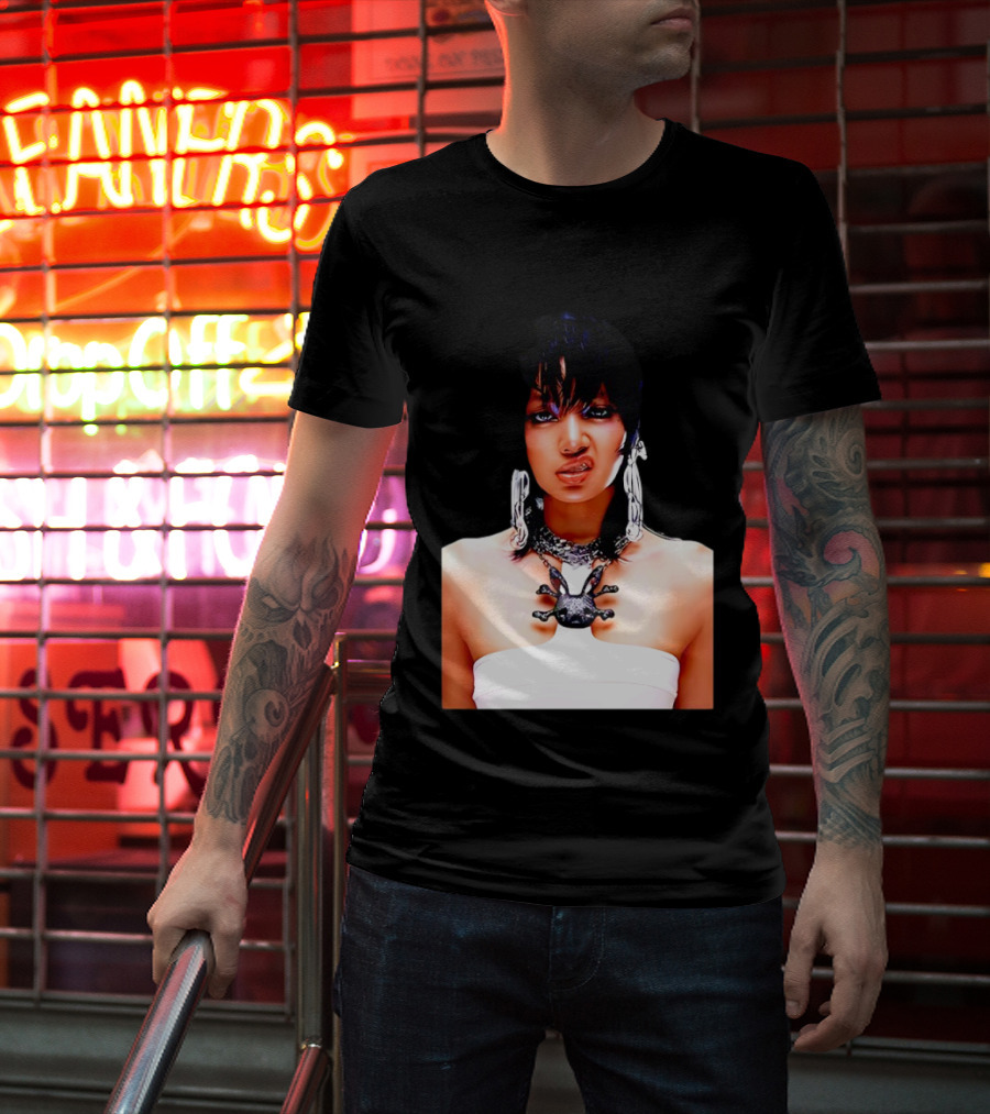 Lisa Rockstar Blackpink V1 Necklace And Earrings T-Shirt