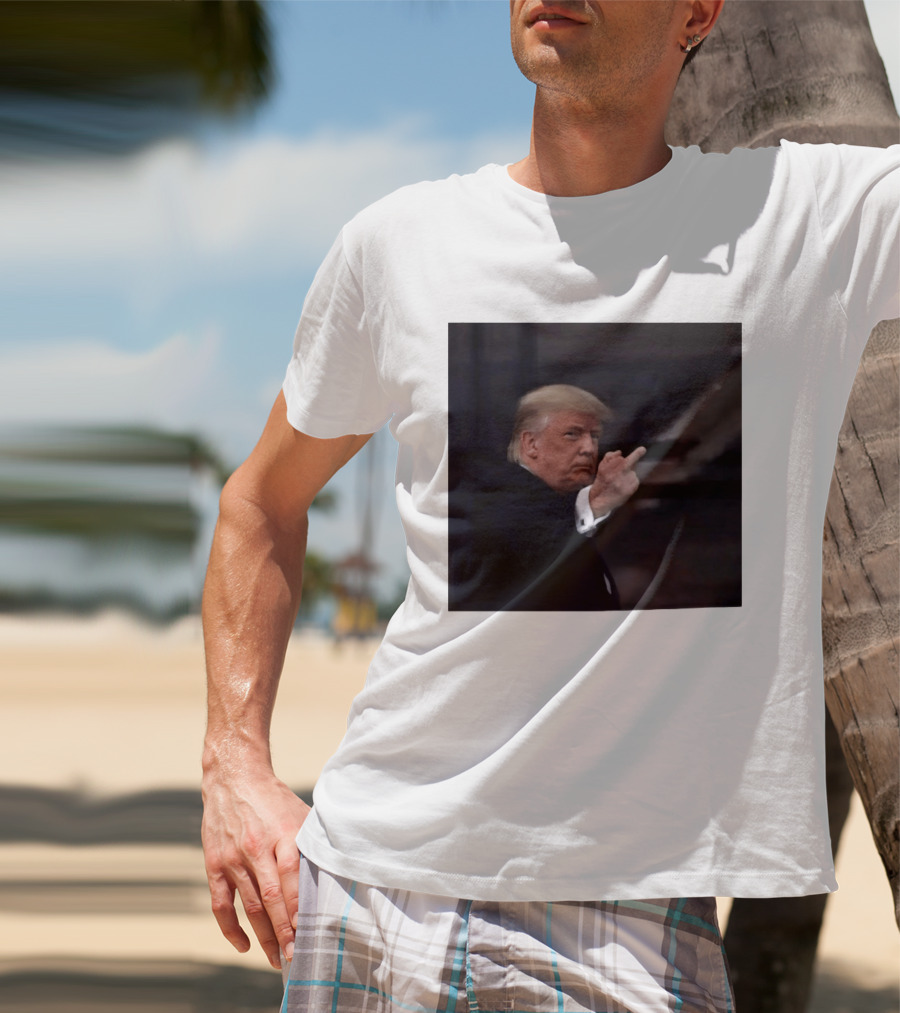 Trump Middle Finger At Heckler T-Shirt