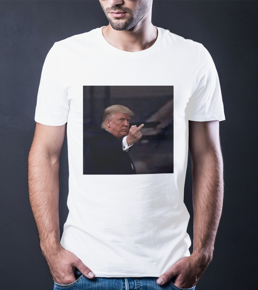 Trump Middle Finger At Heckler T-Shirt