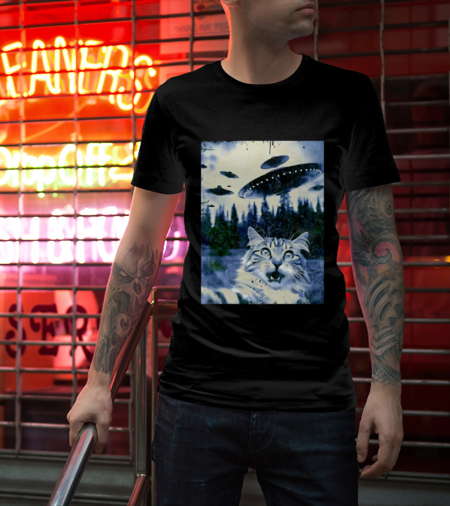 UFO Cat Extraterrestrial Surprise Scene T-Shirt
