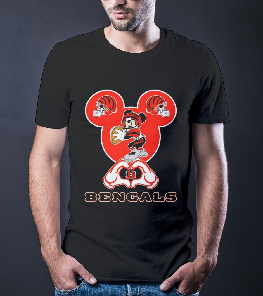 Cincinnati Bengals Mickey Mouse Football Heart Hands T-Shirt
