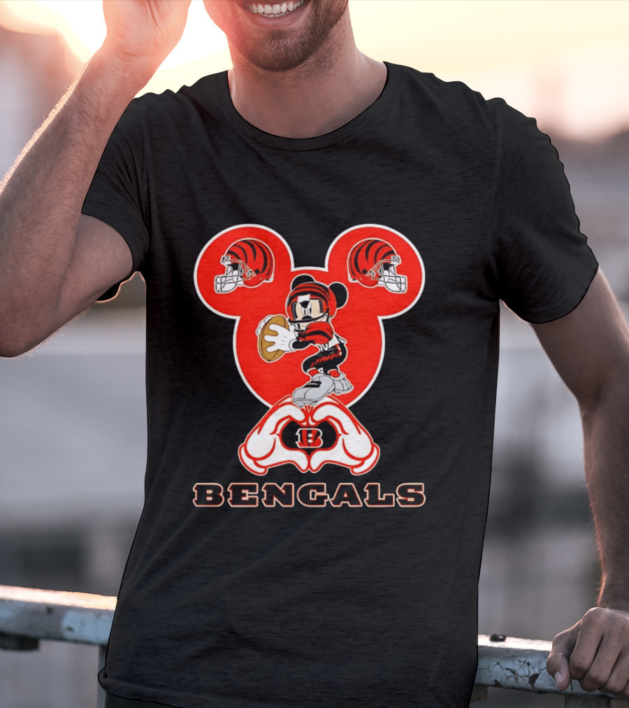 Cincinnati Bengals Mickey Mouse Football Heart Hands T-Shirt