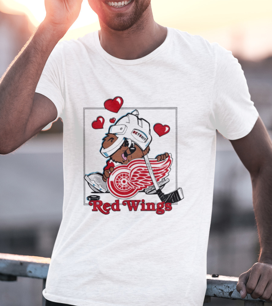 Detroit Red Wings Bear Hugging Hockey Heart With Hearts T-Shirt